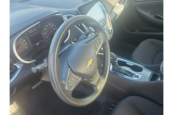 $18000 : Chevrolet Malibu 2024 LT 4dr image 2