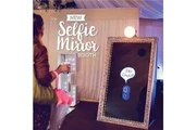 PHOTOBOOTH MILLIONAIRE thumbnail