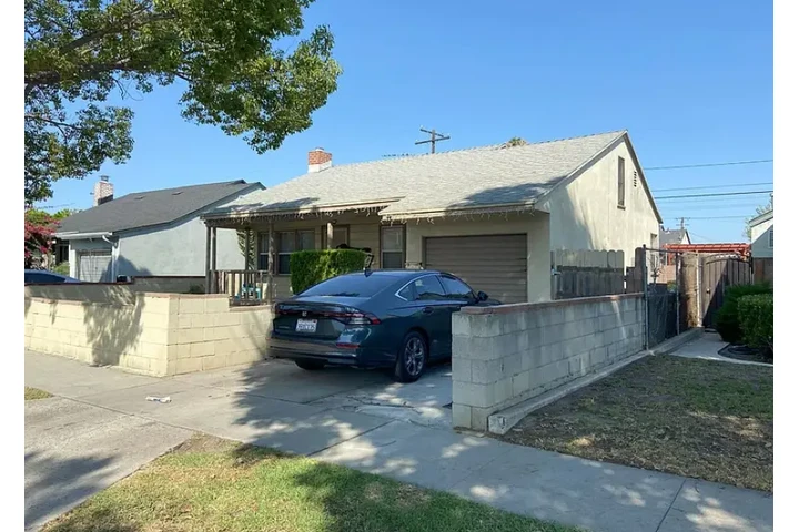 $2080 : 3 bedroom 1 bath image 3