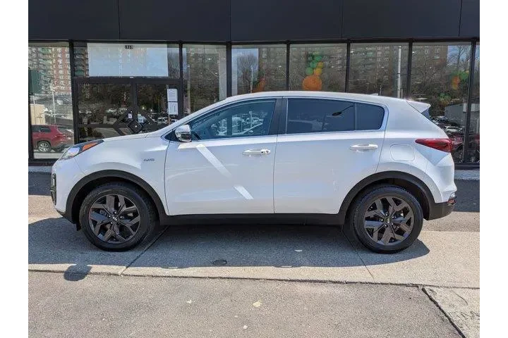 $18695 : Kia Sportage 2022 AWD LX 4dr image 10
