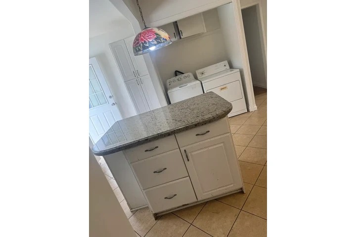 $1800 : Downey - 4 Recamaras image 5