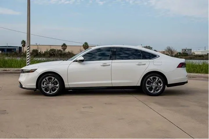 $29912 : Honda Accord Hybrid 2024 EX- image 8