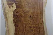 Mesas de madera y resina thumbnail