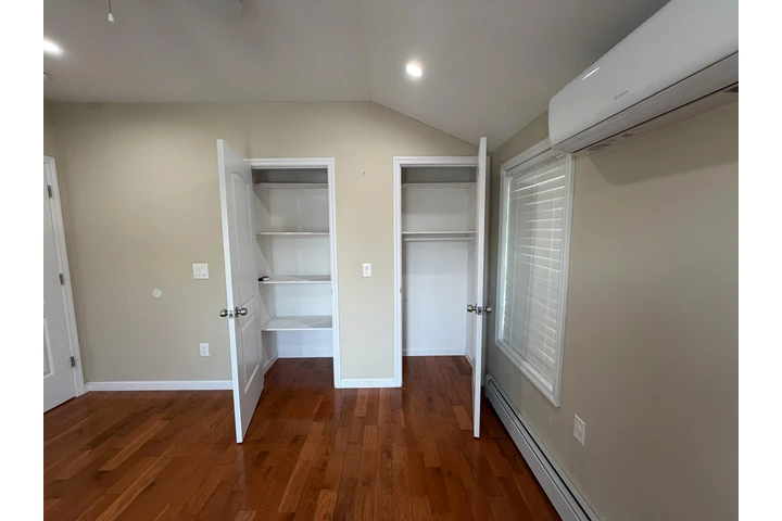 $1200 : Se renta habitación con balcon image 2