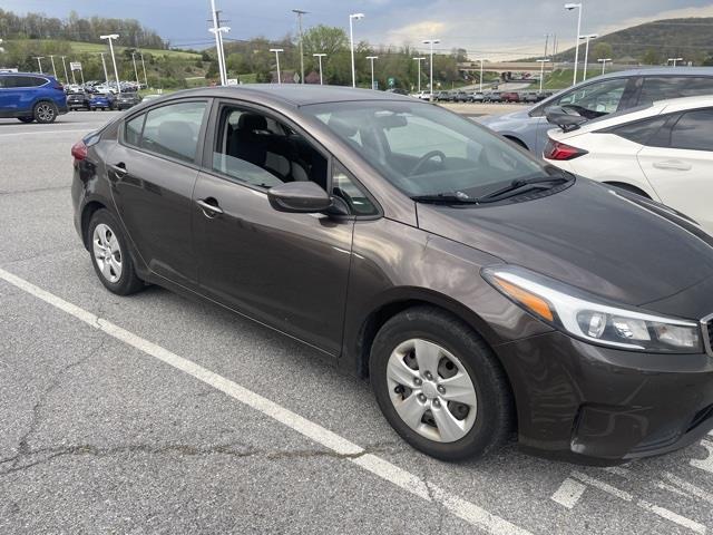 $12998 : PRE-OWNED 2018 KIA FORTE LX image 7