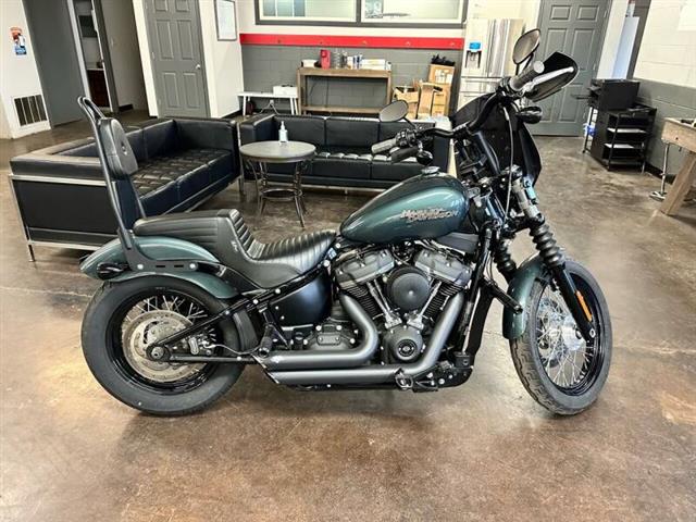 $11985 : 2020 Harley-Davidson SOFTAIL image 3
