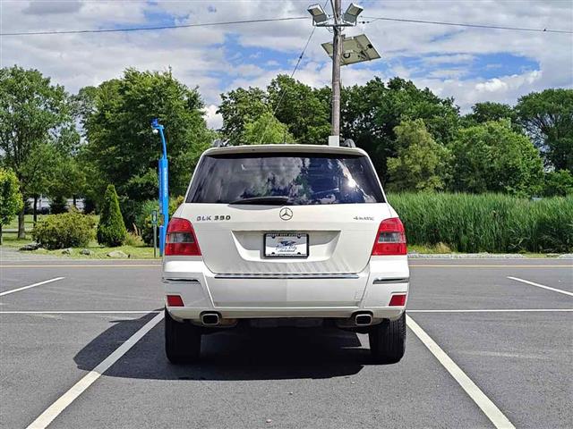 2010 GLK 350 4MATIC image 5