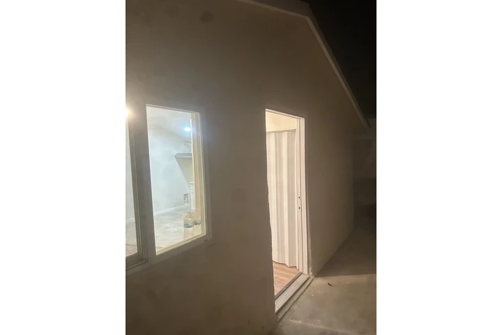 $1300 : Studio Apartment image 9