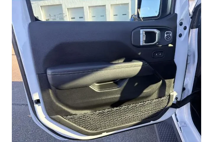 $32890 : Jeep Wrangler 2023 4x4 Sahar image 10