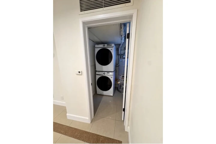 $1550 : 1Bed 1 Bath Apt in South Gate image 5