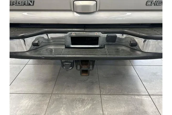 $7000 : Chevrolet Suburban 2004 1500 image 5