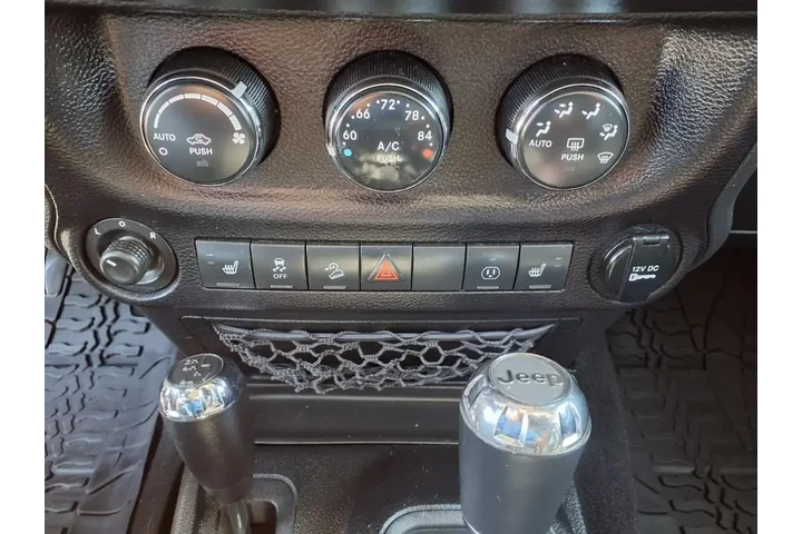 $16900 : Jeep Wrangler Unlimited 2014 image 9