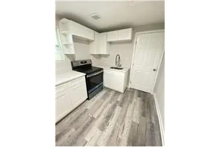 $1900 : Rental property with 3 bedro image 8