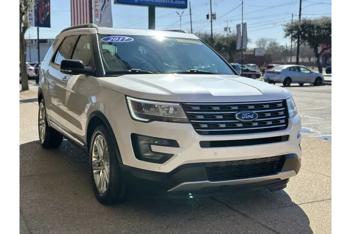 $13999 : 2017 Explorer XLT image 4