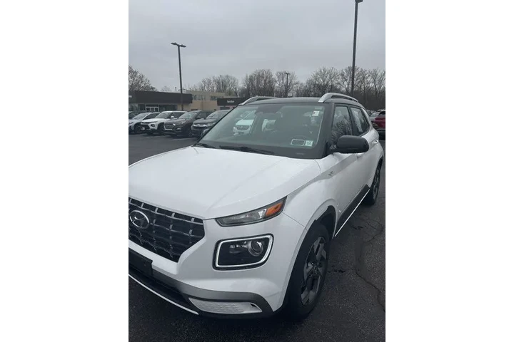 $19990 : Hyundai VENUE 2023 Limited 4 image 5