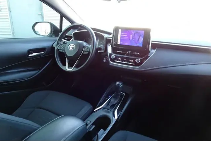 $18999 : 2023 Corolla Hatchback image 10