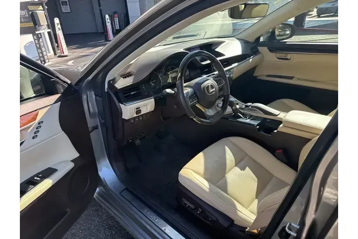 $18555 : Lexus ES 350 2017 4dr Sedan image 9