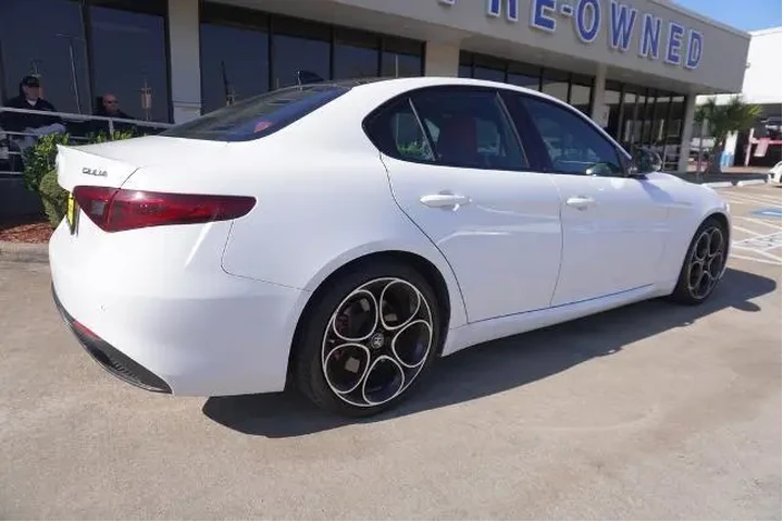 $28988 : Alfa Romeo Giulia 2022 Ti 4d image 6