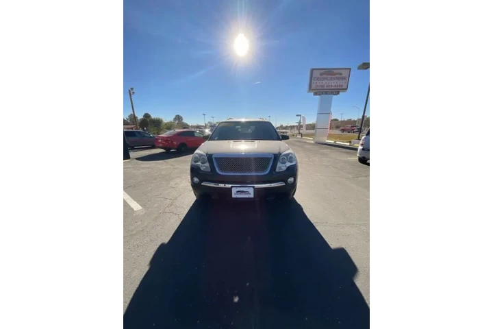 2012 GMC Acadia SLE image 1