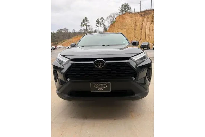 $27280 : Toyota RAV4 2024 XLE 4dr SUV image 2