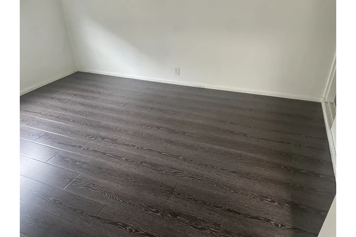 $2450 : Super Grande  132 E Adams Blvd image 6