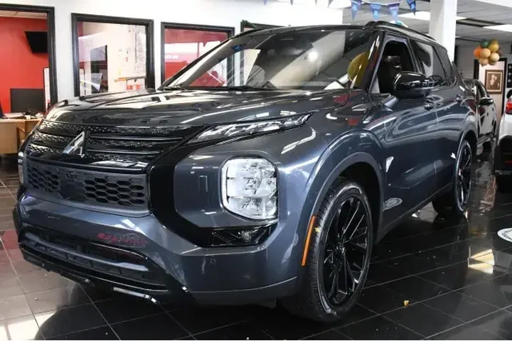 $29995 : Mitsubishi Outlander 2024 AW image 1