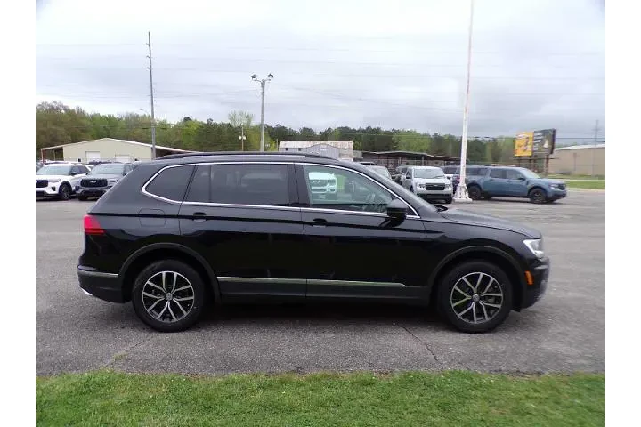 $15900 : Volkswagen Tiguan 2021 SE 4d image 4