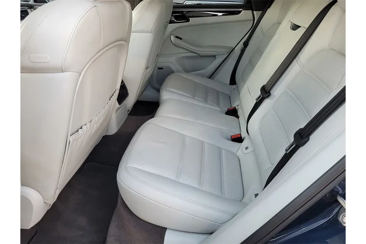 $30990 : 2016 Macan Turbo image 8