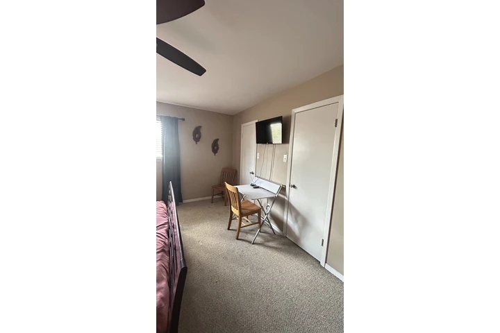 $600 : Cuarto ampleo  y bien ubicado. image 2