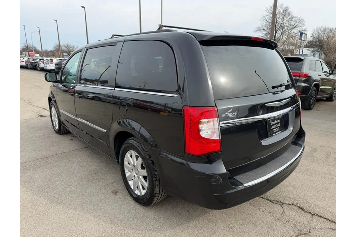 $5980 : 2016 Town & Country 4dr Wgn T image 4