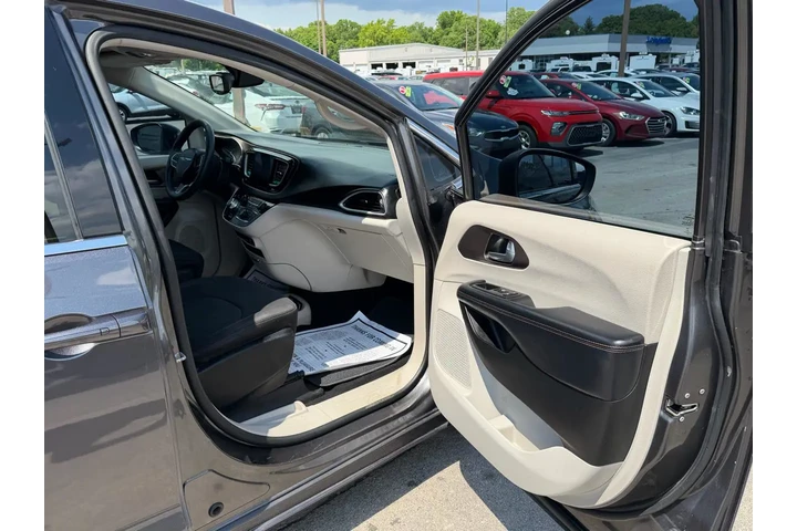 $11980 : 2017 Pacifica Touring image 8