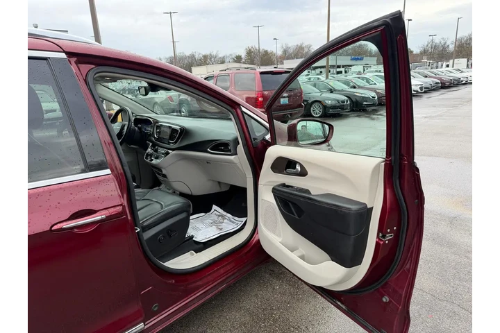 $11450 : 2018 Pacifica Touring L Plus image 8