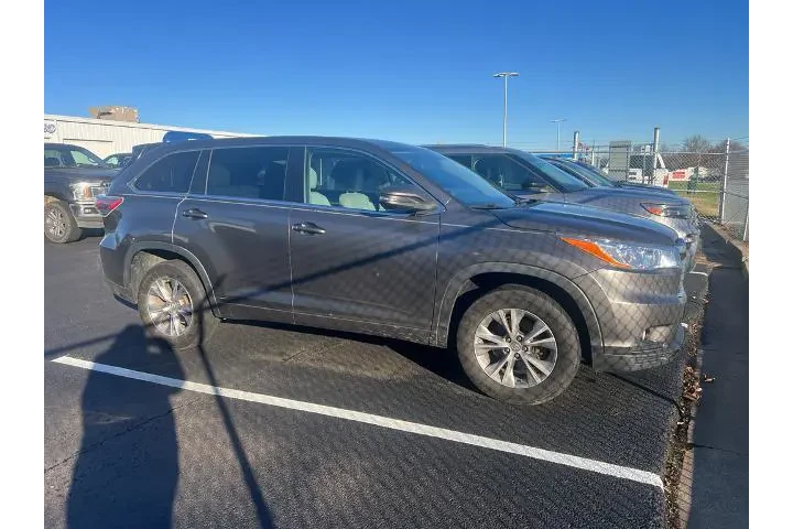 $9850 : Toyota Highlander 2015 LE 4d image 1