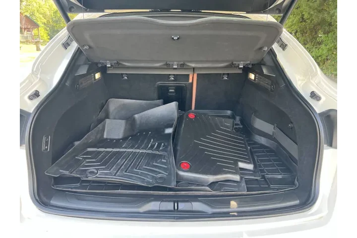 $20995 : 2020 Levante S image 10