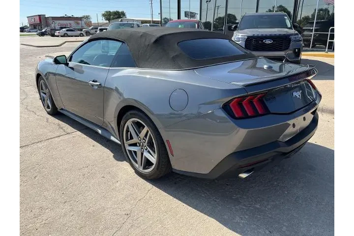 $36000 : Ford Mustang 2024 EcoBoost P image 8