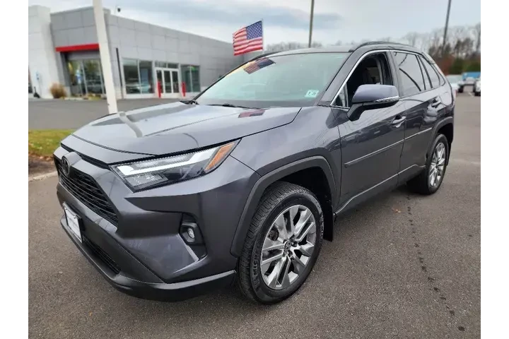 $33999 : Toyota RAV4 2023 AWD XLE Pre image 3