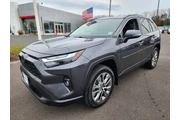 $33999 : Toyota RAV4 2023 AWD XLE Pre thumbnail