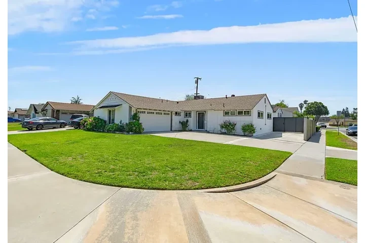 $1995 : BEAUTIFUL BACK HOUSE FOR LEASE image 1