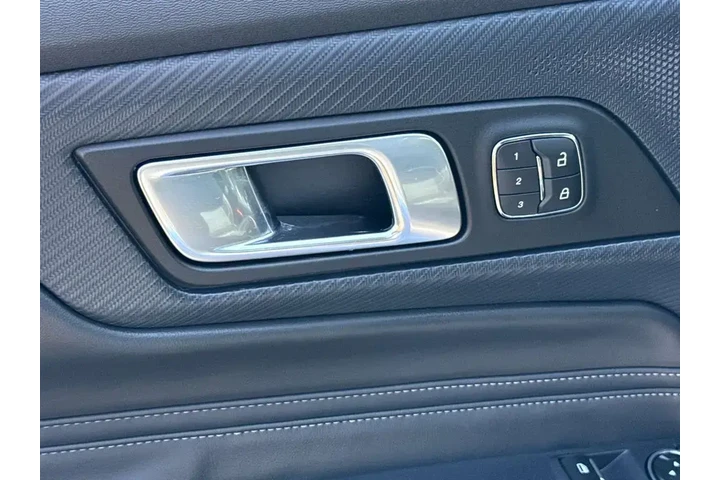 $32995 : Ford Mustang 2024 EcoBoost P image 8