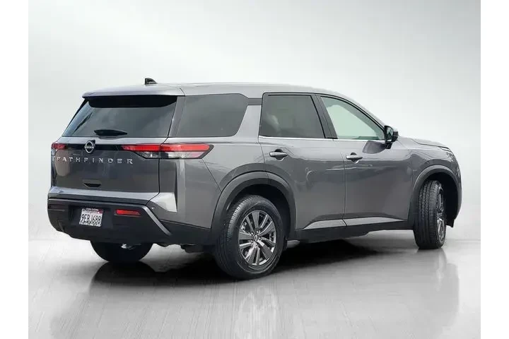 $19906 : Nissan Pathfinder 2022 S 4dr image 4