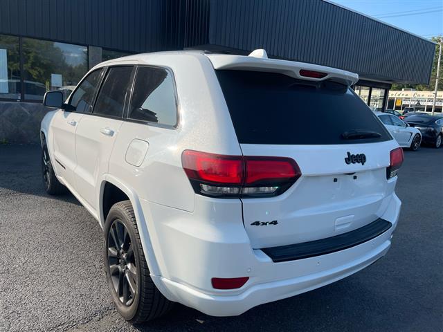 $15900 : 2018 Grand Cherokee image 8