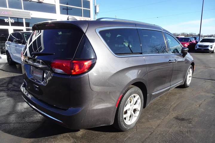 $25995 : 2020 PACIFICA image 10