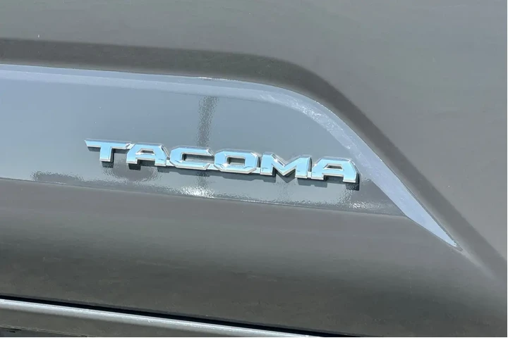 $39777 : Toyota Tacoma 2024 4x4 SR5 4 image 2