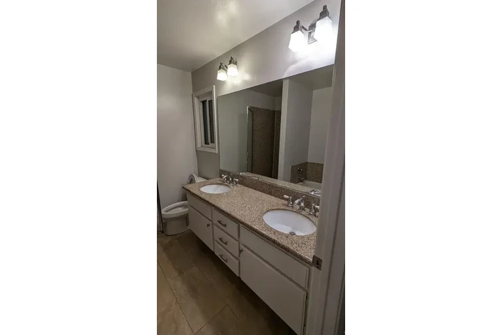 $1490 : Santa Ana - Available Now image 10