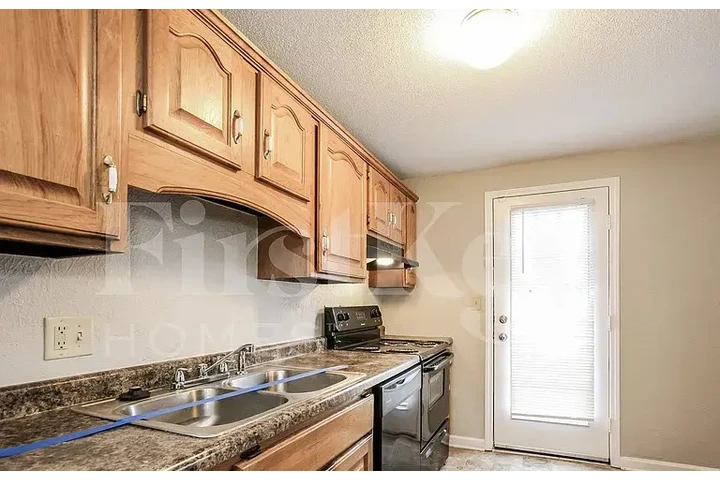 $1530 : HOUSE FOR RENT IN INDIANAPOLIS image 1