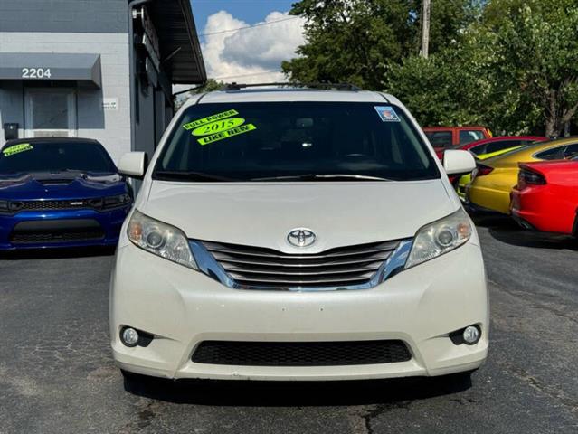 2015 Sienna XLE 8-Passenger image 4