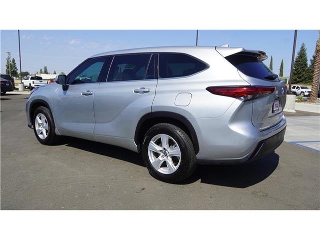 $25984 : 2020 Highlander LE Sport Util image 10