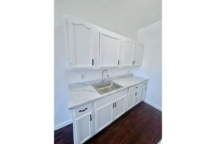 $1975 : 1 BEDROOM APARTMENT image 1