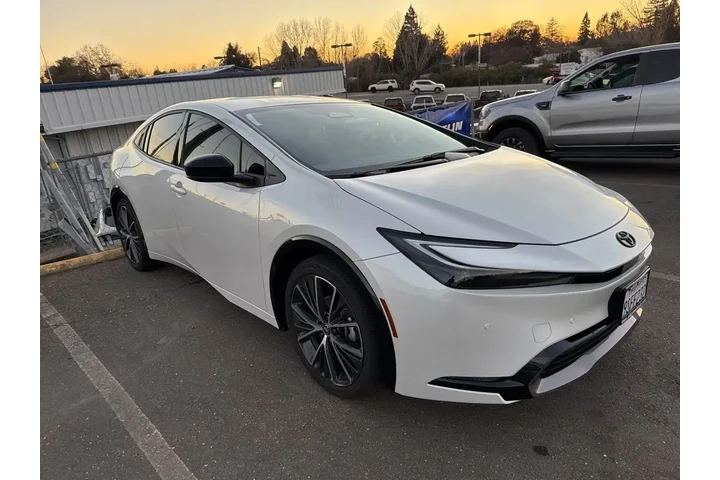 $30000 : Toyota Prius 2024 XLE 4dr Ha image 7