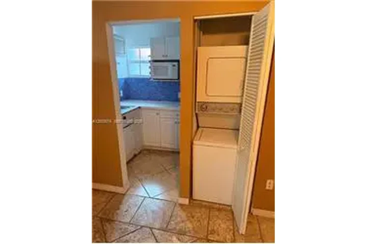 $11000 : Rental property with 4 bedro image 9